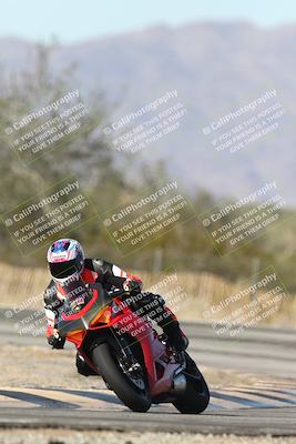 media/Dec-01-2025-Moto Forza (Mon) [[2daa91e15f]]/2-Intermediate Group/Session 3 (Turn 3)/